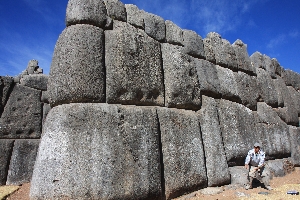 De cyclopische muren van de vesting Saqsayhuaman